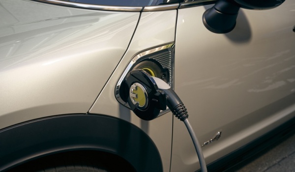 La prime pour l'achat d'une voiture électrique a diminué de 1000 euros