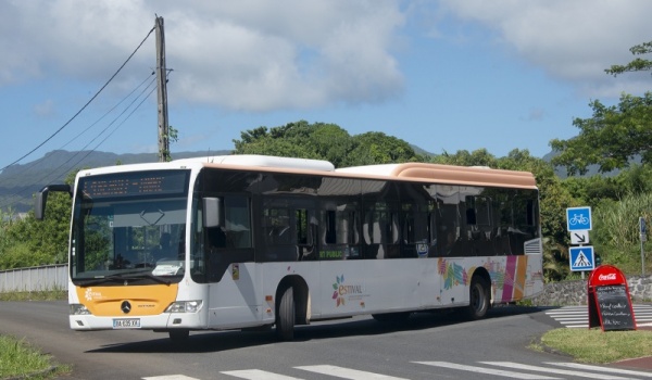 Un bus du rseau Estival qui dessert les communes de la Cirest